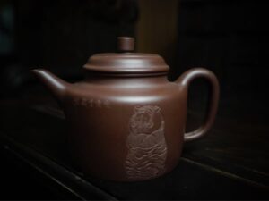 Sự khác nhau khi pha trà bằng ấm tử sa và ấm sứ